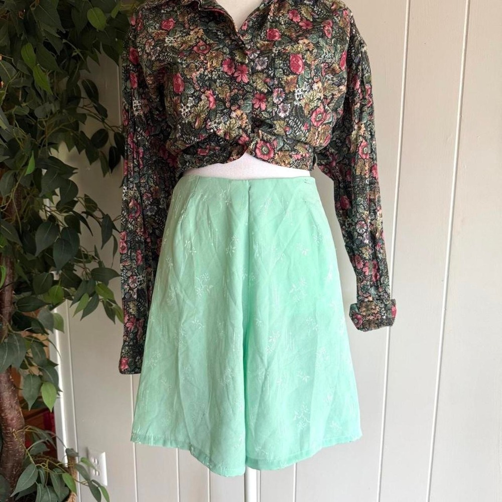 Vintage Women's Mint Green Floral Midi Shorts